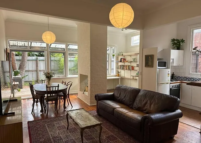 Artsy North Melbourne 2-Bedder